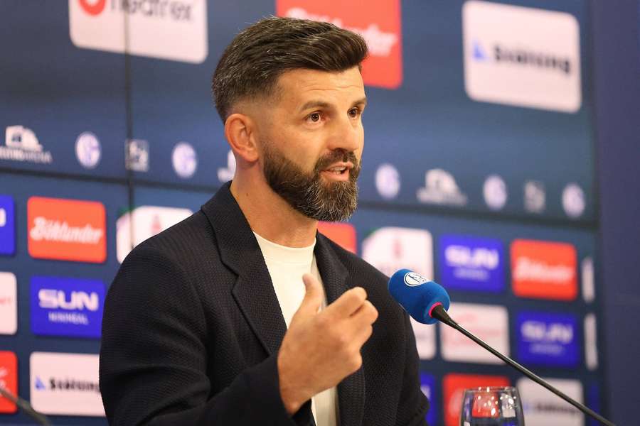 Miron Muslic bei seiner ersten Pressekonferenz für Schalke 04