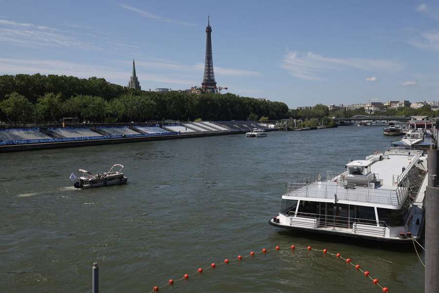 Rio Sena continua com problemas