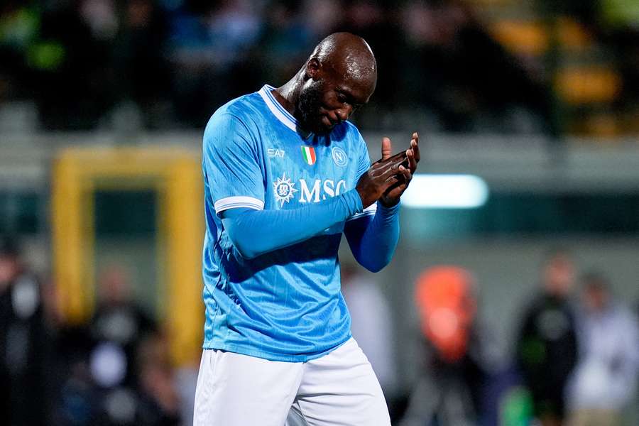 Romelu Lukaku vyměnil Neapol za Fenerbahce. Romelu Lukaku vyměnil Neapol za Fenerbahce.