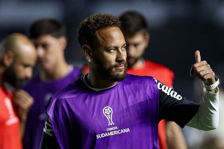 Neymar começa no banco em Santos x Universidad Central Neymar começa no banco em Santos x Universidad Central