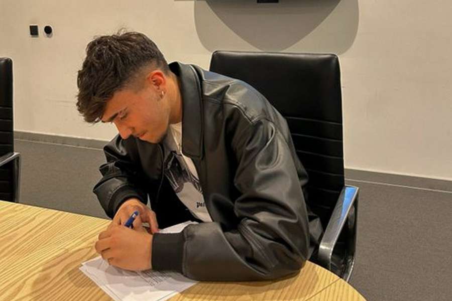 Navascués pens new Real Madrid contract