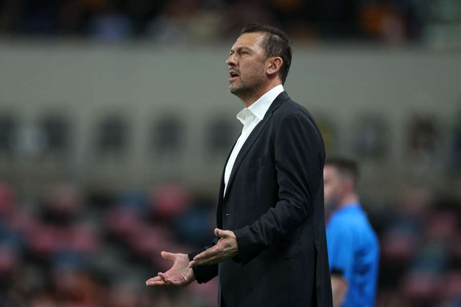 Tony Popovic reacts during a November friendly against Venezuela in Houston.