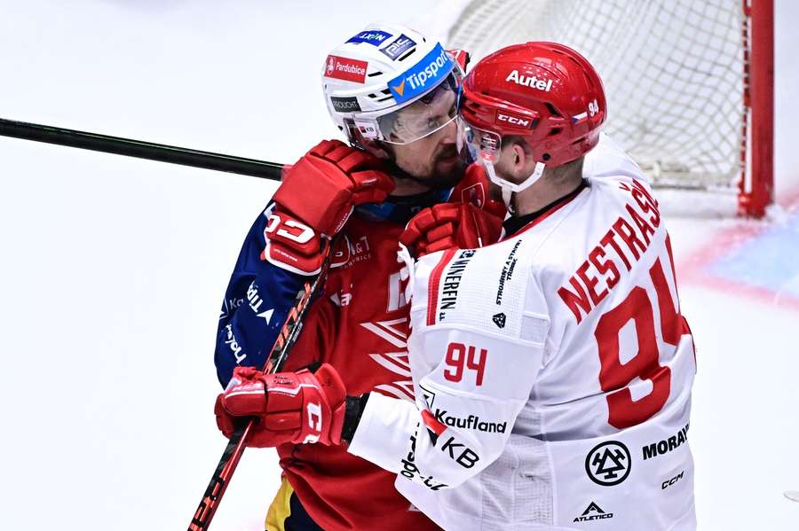 Pardubice v prvním utkání zvítězily po obratu 3:2.