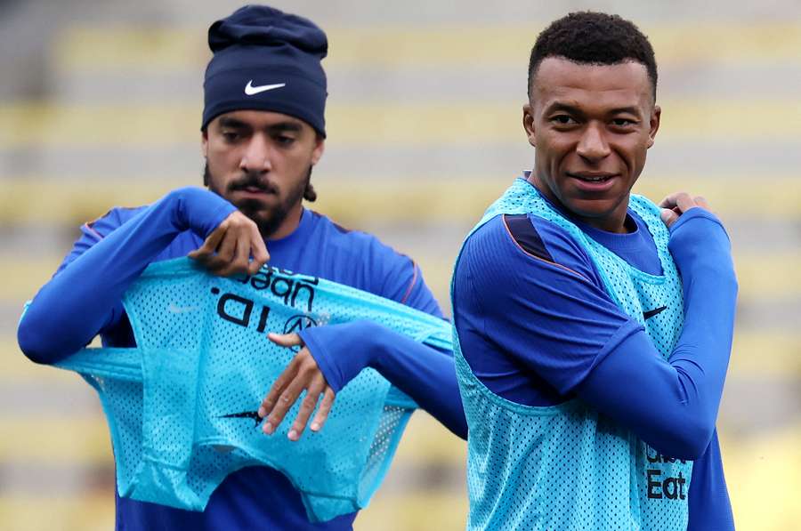 Malo Gusto e Mbappé, destaques da seleção francesa