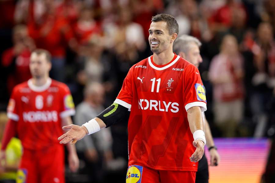 Rasmus Lauge ved en landskamp imod Spanien i Royal Arena 2022.