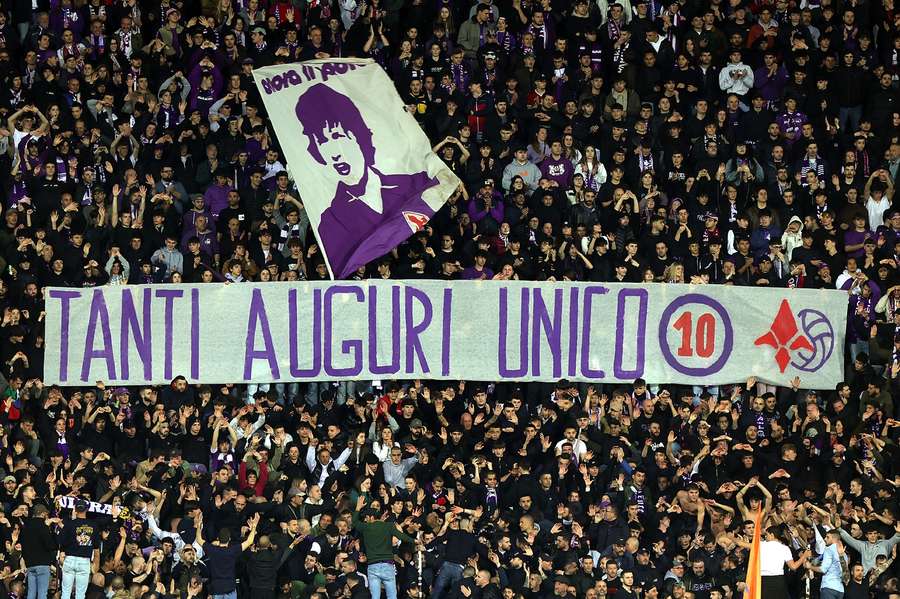 Un omaggio dei tifosi viola