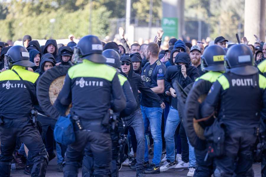 Mobiele Eenheid grijpt in bij Johan Cruijff ArenA