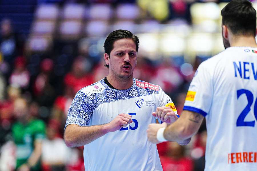 António Areia em ação por Portugal