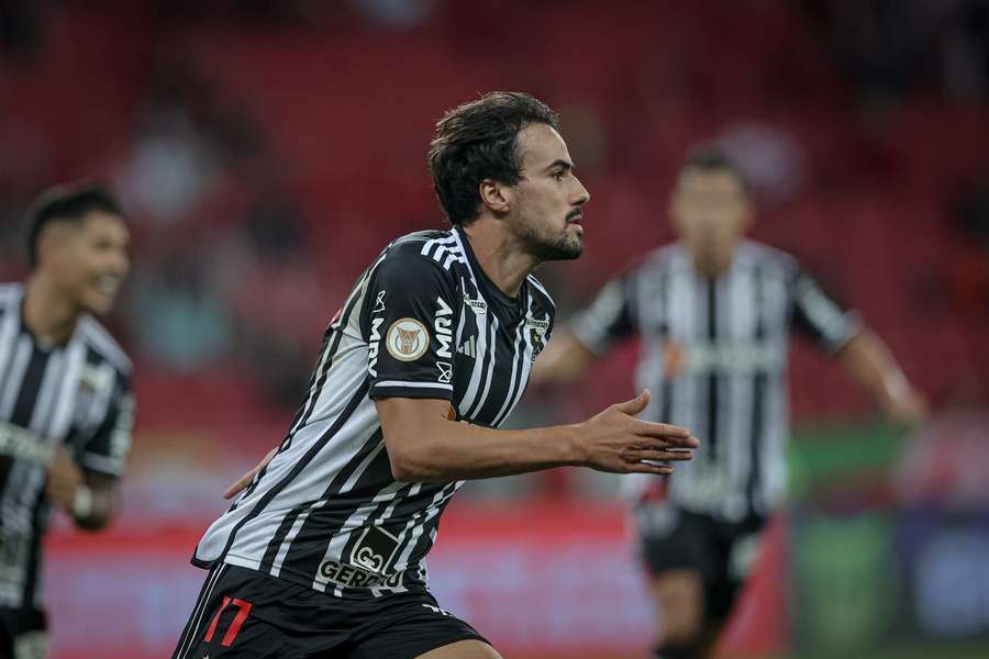 Igor Gomes celebra o segundo gol do Atlético-MG no Beira-Rio