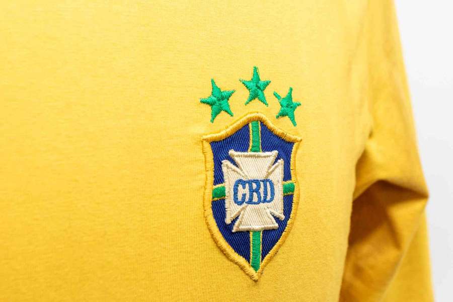 Una camiseta de Pelé será subastada