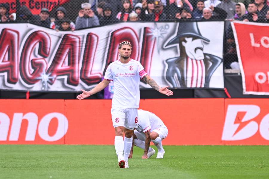 Insúa, protagonista en Barracas Central Insúa, protagonista en Barracas Central