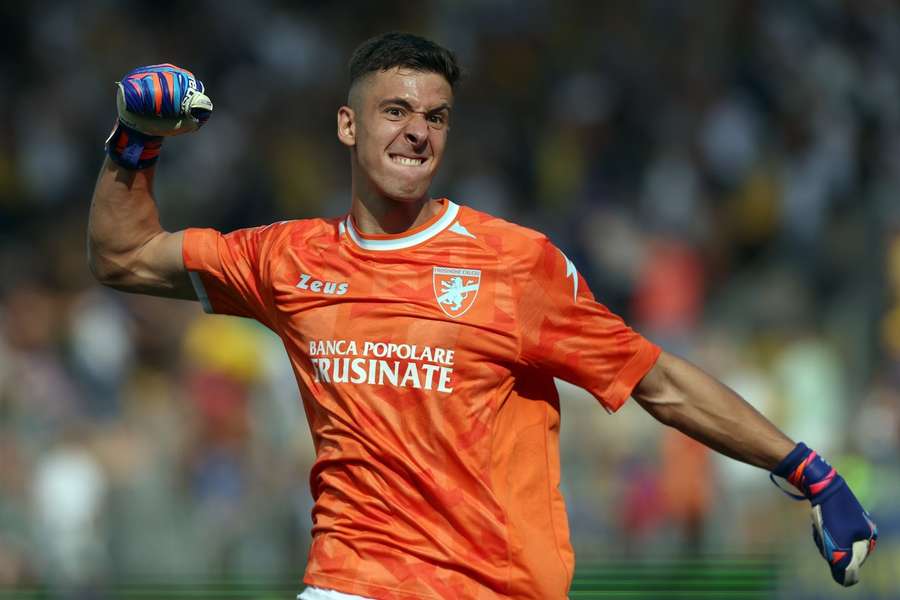 Lorenzo Palmisani, guarda-redes do Frosinone Lorenzo Palmisani, guarda-redes do Frosinone