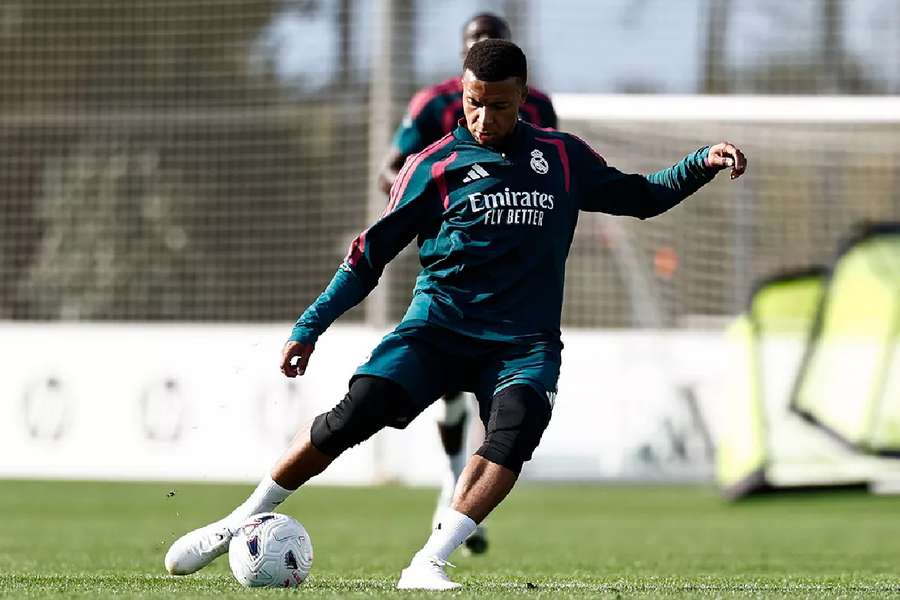 Mbappé entrena con normalidad Mbappé entrena con normalidad