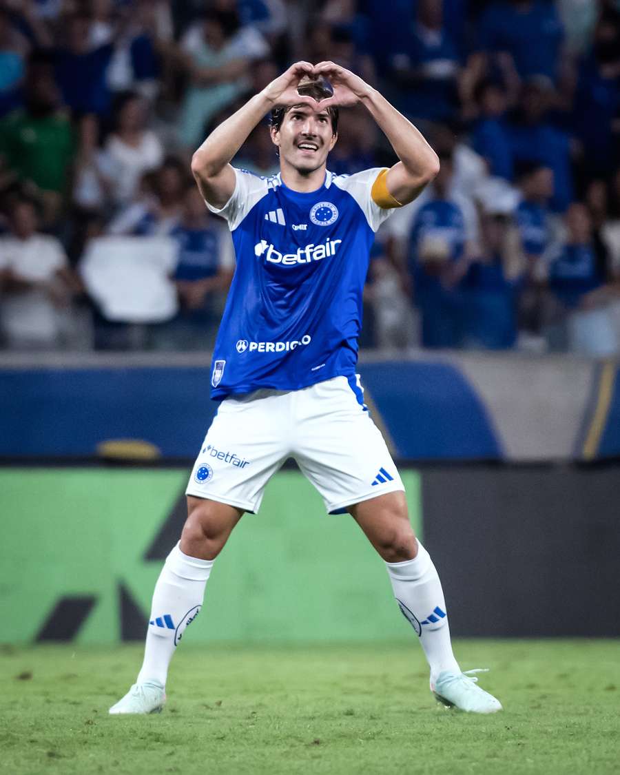 Lucas Silva empatou o jogo para o Cruzeiro com golaço Lucas Silva empatou o jogo para o Cruzeiro com golaço