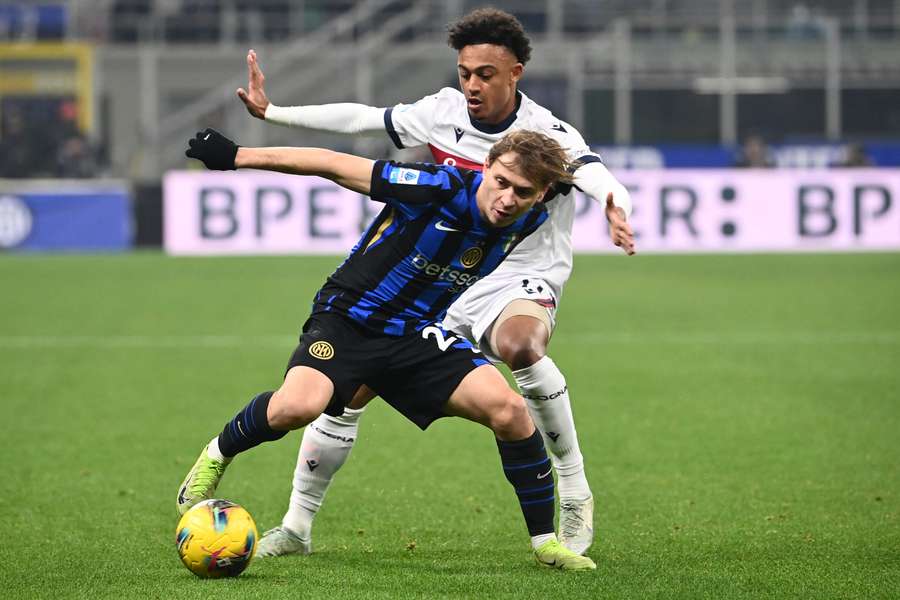 Barella e Ndoye durante Inter-Bologna