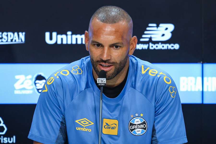 Weverton se apresentou ao Grêmio nesta sexta (16)