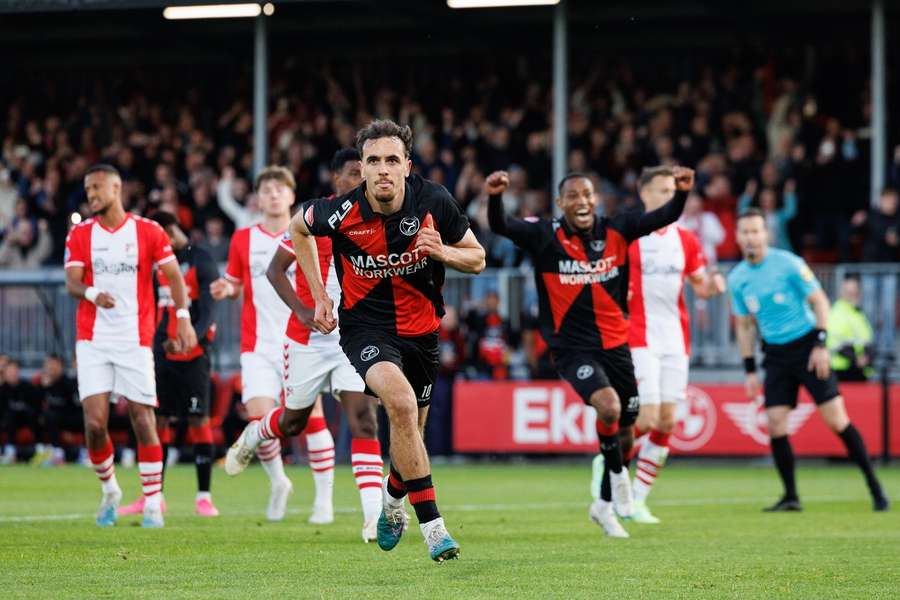 Lance Duijvestijn juicht na het scoren van de 1-0 afgelopen dinsdag