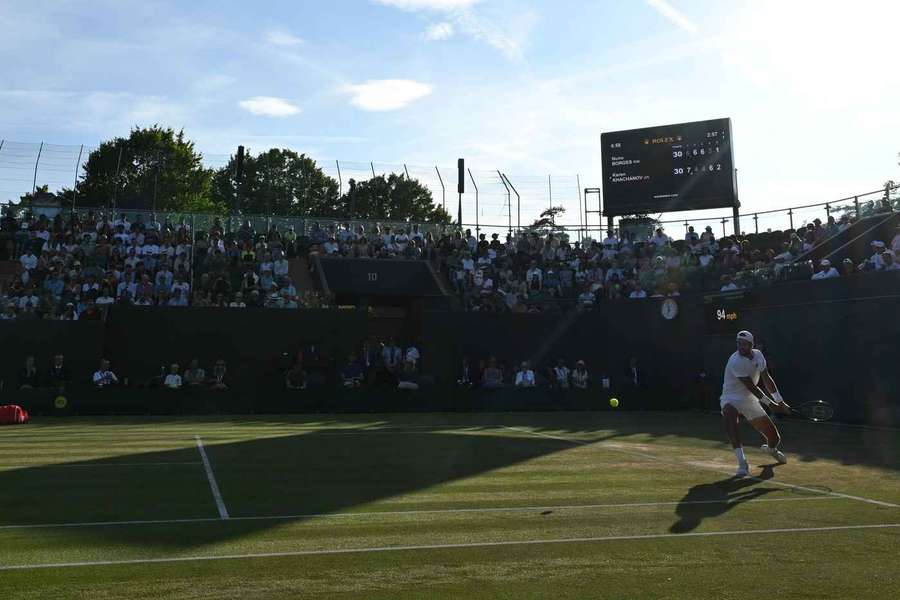 Tenis Flash: Majchrzak walczy o marzenia. W samo południe zagra o ćwierćfinał Wimbledonu Tenis Flash: Majchrzak walczy o marzenia. W samo południe zagra o ćwierćfinał Wimbledonu
