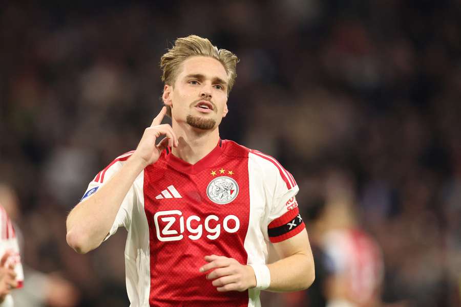 Kenneth Taylor con la maglia dell'Ajax