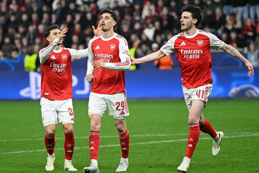 Zubimendi, Havertz et Rice après le but égalisateur.