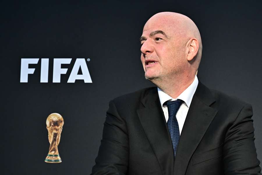 Infantino oferuje wsparcie Viniciusowi po atakach rasistowskich