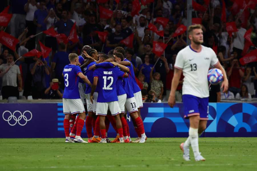 La Francia festeggia il gol della vittoria