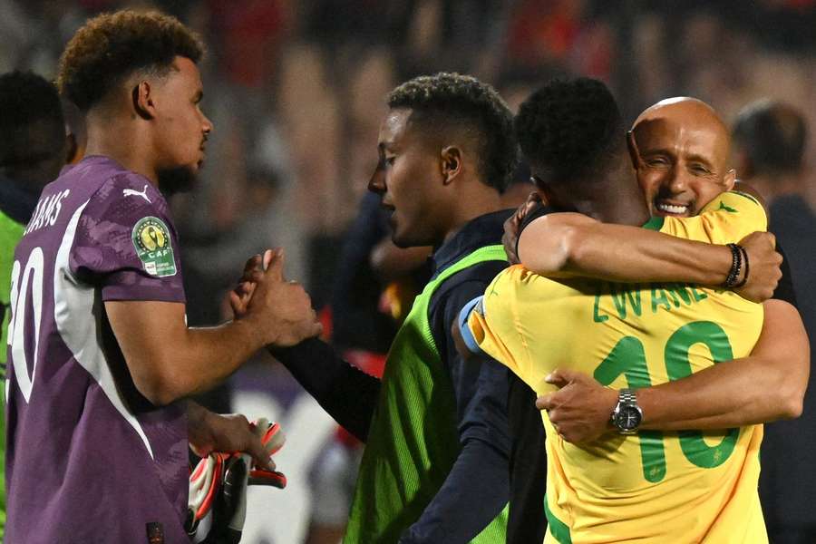 Miguel Cardoso em destaque na Champions africana