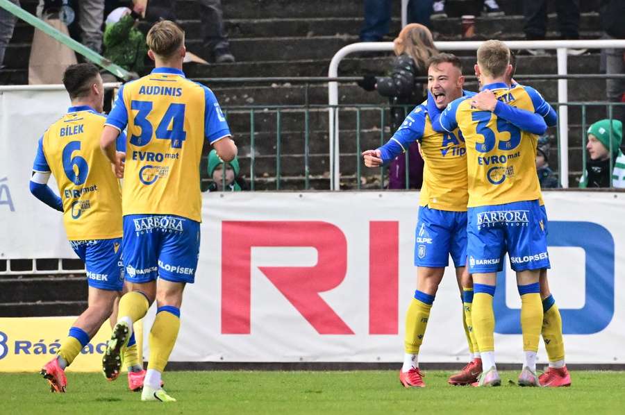 Radost hráčů Teplic ze vstřeleného gólu Radost hráčů Teplic ze vstřeleného gólu