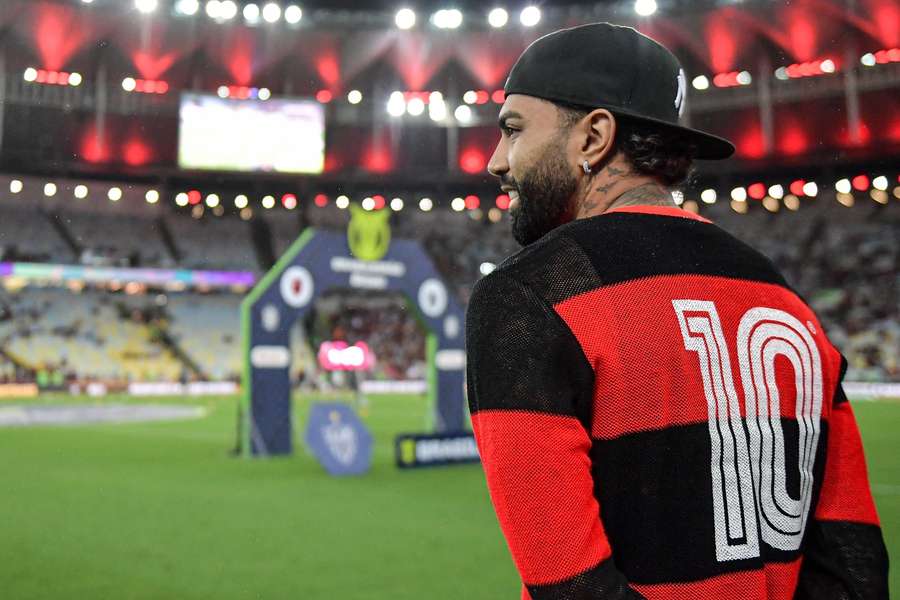 Gabigol foi ao Maracanã usando a 10 do Flamengo