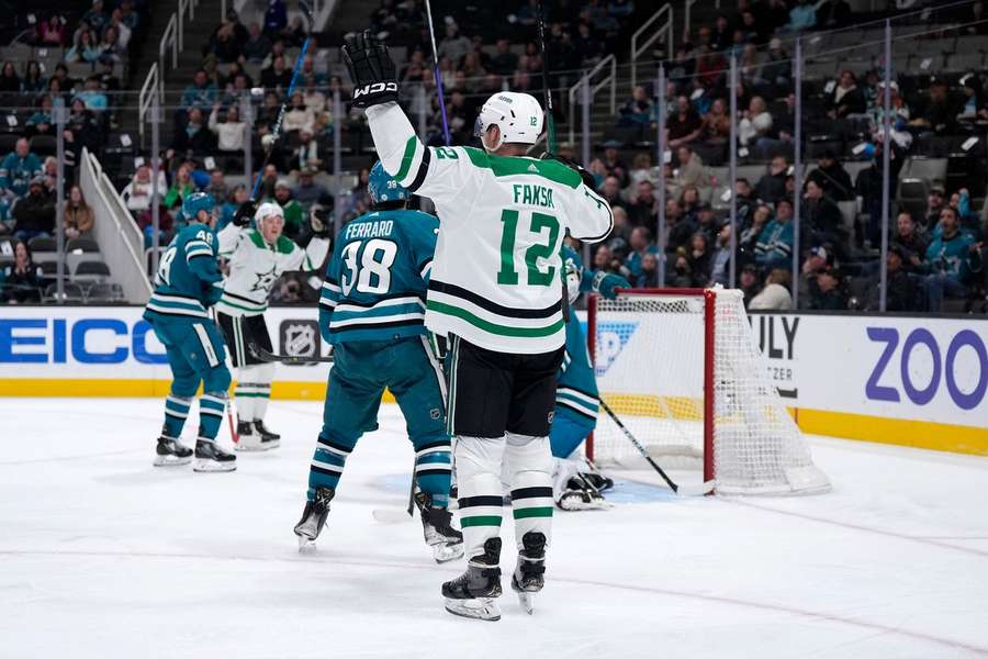 Faksa ukončil v NHL čekání na gól, asistenci brali Pastrňák, Krejčí, Zacha i Hertl