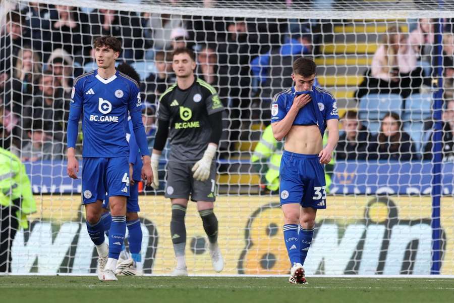 Leicester City taumelt dem Abstieg in die League One entgegen. Leicester City taumelt dem Abstieg in die League One entgegen.