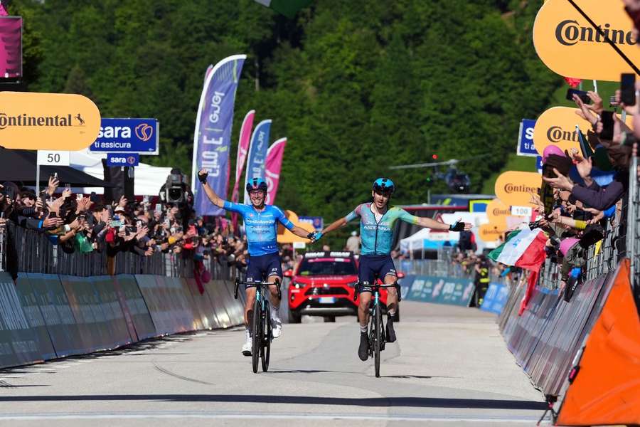 Do San Valentino di Brentonico došli ako prví cyklisti Astany. Do San Valentino di Brentonico došli ako prví cyklisti Astany.