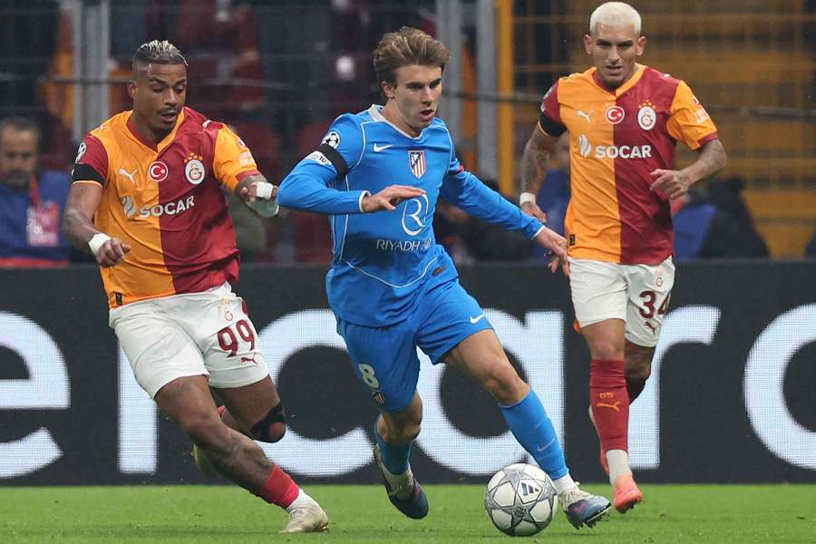 Pablo Barrios, durante un partido de Champions ante el Galatasaray