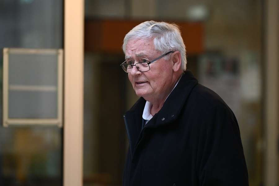 Der ehemalige DFB-Generalsekretär Horst R. Schmidt vor Gericht.