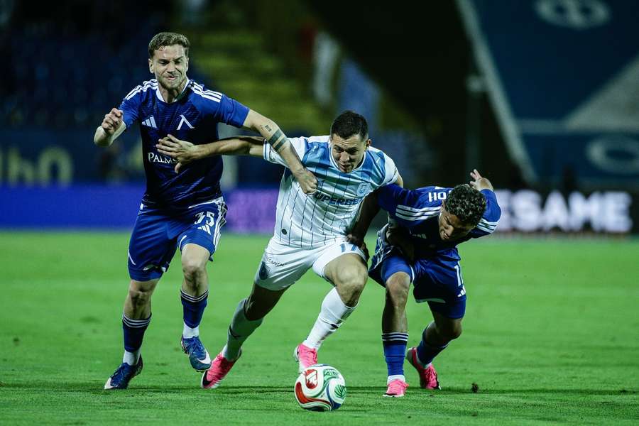 Cine transmite Universitatea Craiova - Levski Sofia