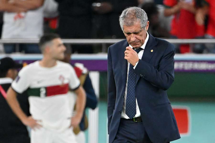 Fernando Santos deixa o comando de Portugal após eliminação na Copa