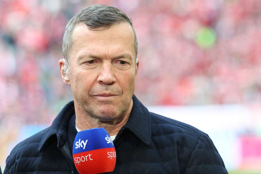 Matthäus si nebral servítku pred ústa. Matthäus si nebral servítku pred ústa.