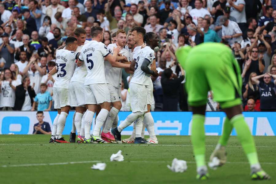 Kyniske Tottenham sænker United i tempofyldt opgør