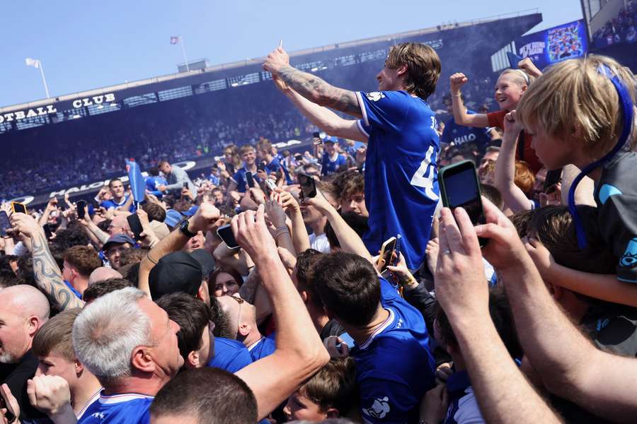 Torcida do Ipswich comemorou o acesso com uma festa incrível