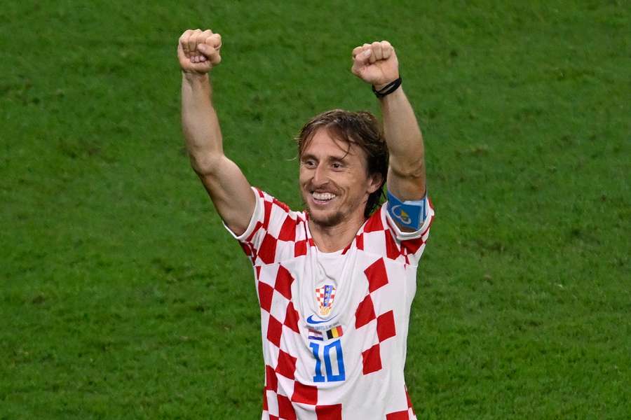Luka Modric festeja o apuramento para os oitavos de final