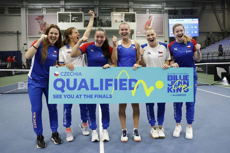 České tenistky slaví postup.