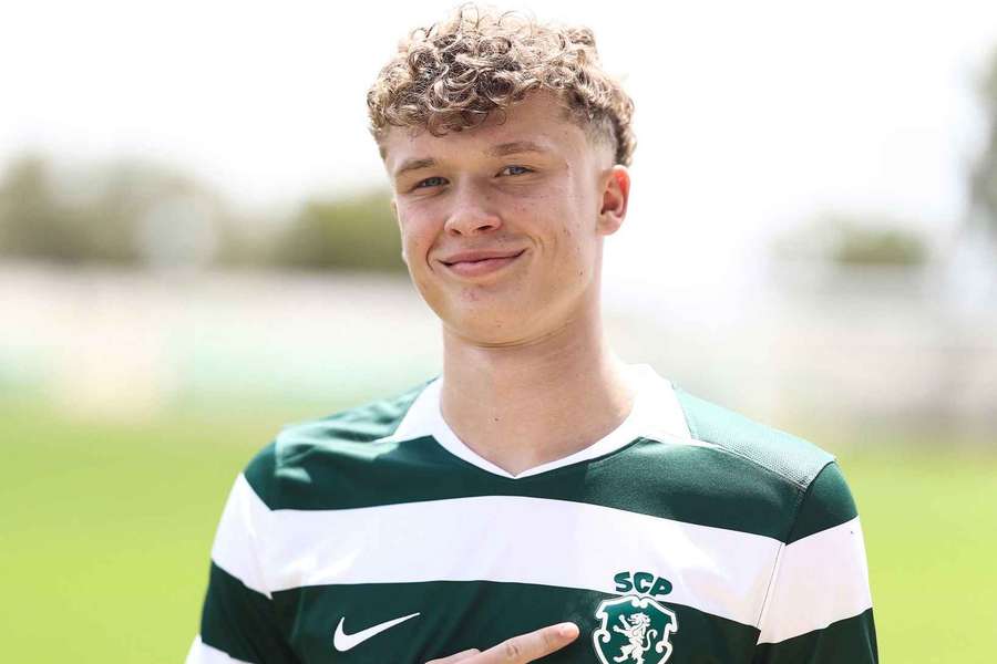Daniel Ciesielski com as cores do Sporting
