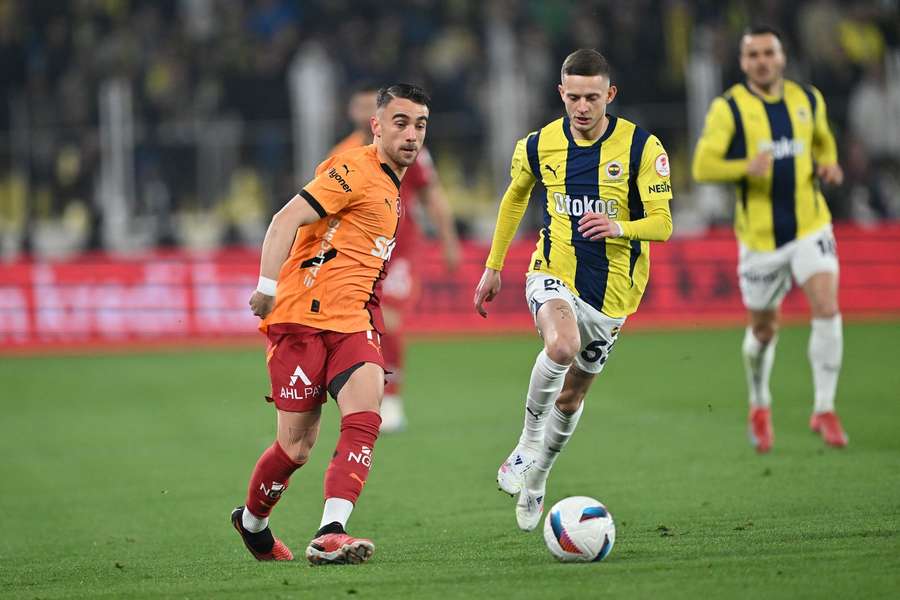 Sebastian Szymański z golem do szatni w tureckich derbach przeciwko Galatasaray