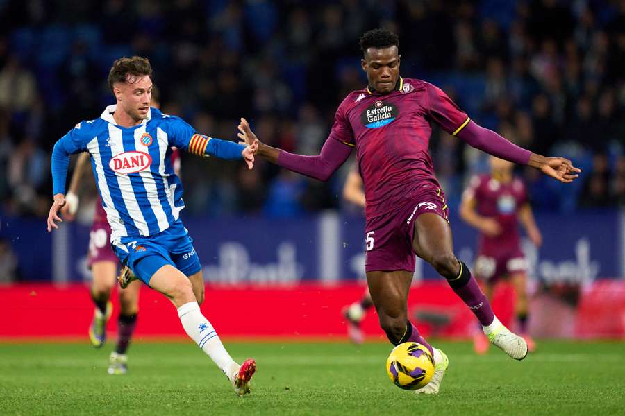 Juma ante Puado, en el Valladolid-Espanyol