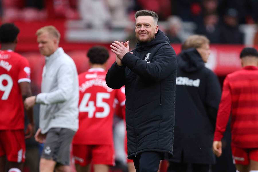 Hellberg applauds the Middlesbrough fans Hellberg applauds the Middlesbrough fans