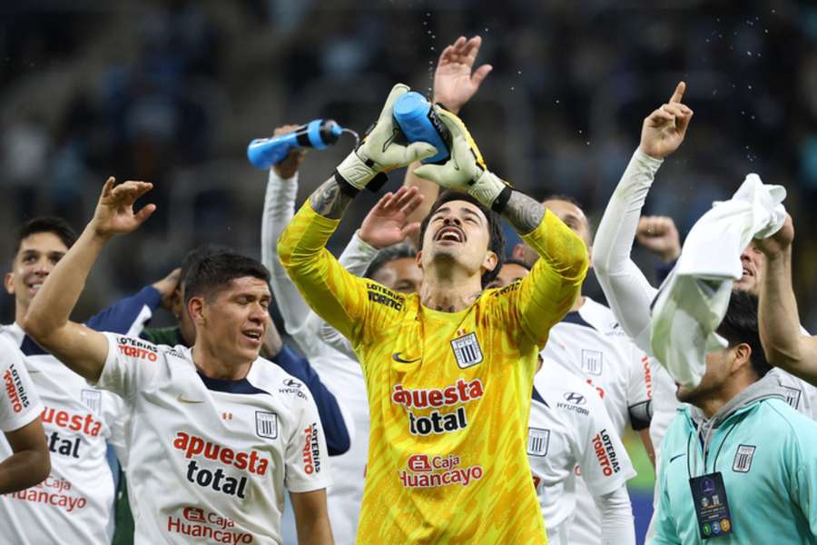 Los jugadores de Alianza Lima celebran su victoria