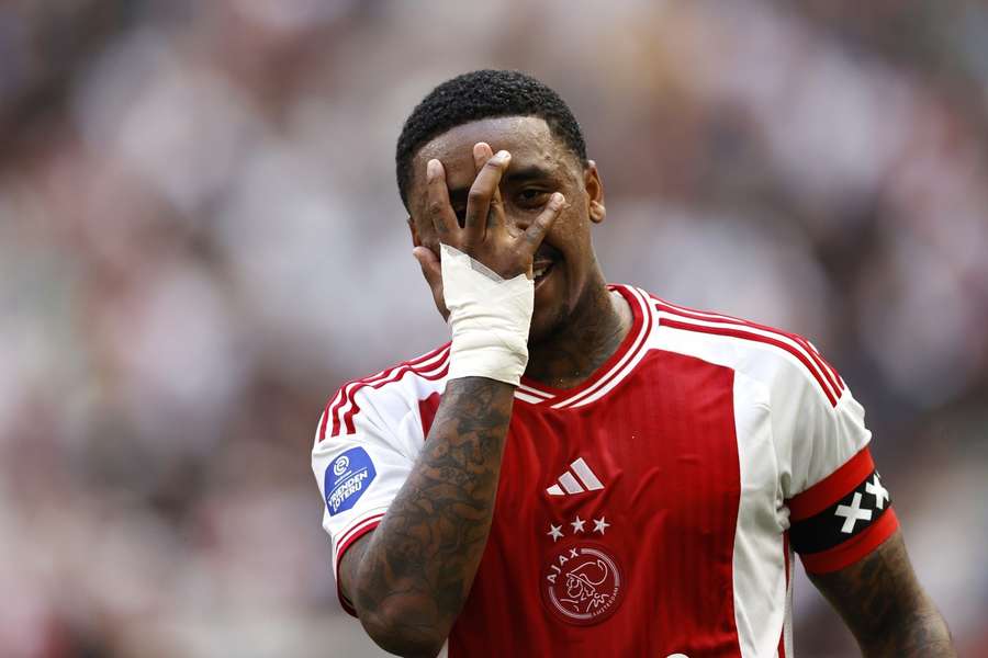 Steven Bergwijn pode deixar o Ajax neste verão