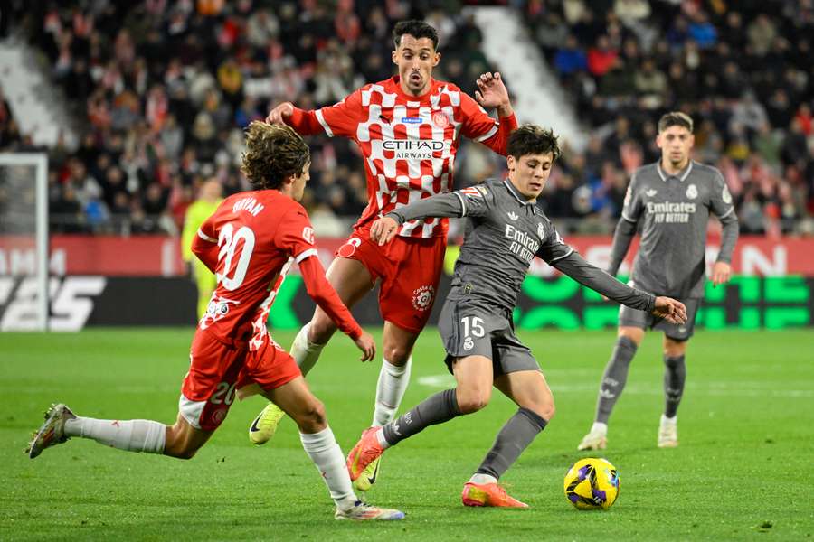 Miovski salta en presencia de Arda Güler y de Bryan Gil