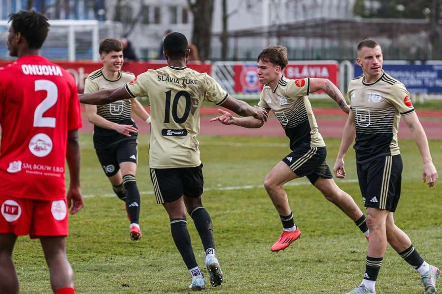 Momentka z diania na ihrisku.