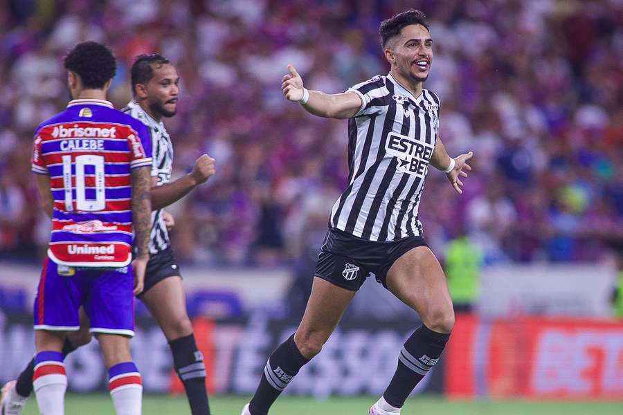 O Ceará superou o maior rival e se manteve com chances na Copa do Nordeste